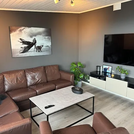 Ferienhaus Terraced House With Carport And Sunny Outdoor Areas - 7 Min From Ons