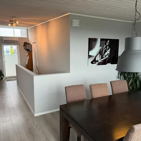 Terraced House With Carport And Sunny Outdoor Areas - 7 Min From Ons Prázdninový dům